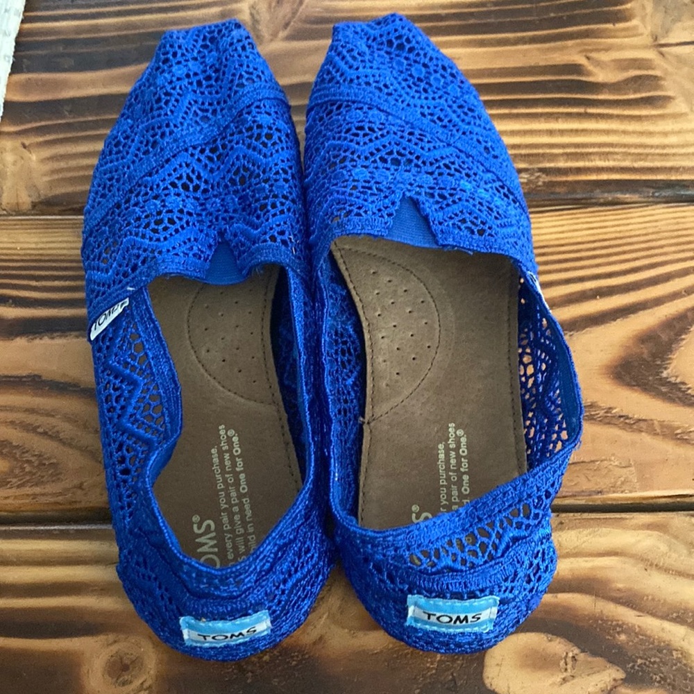 Blue lace toms